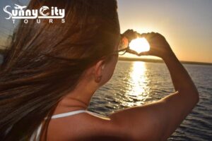 Sunset Boat Sahl Hasheesh